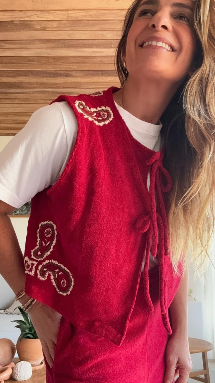 Colete Plush Entrelaços Vermelho