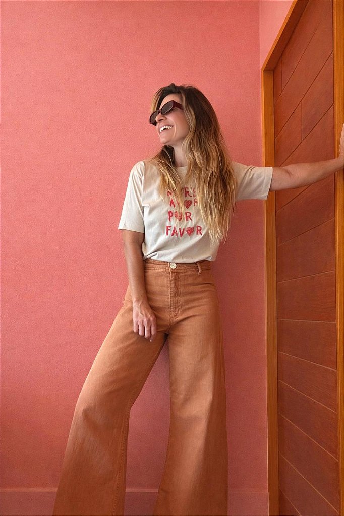Camiseta More Love Por Favor Areia