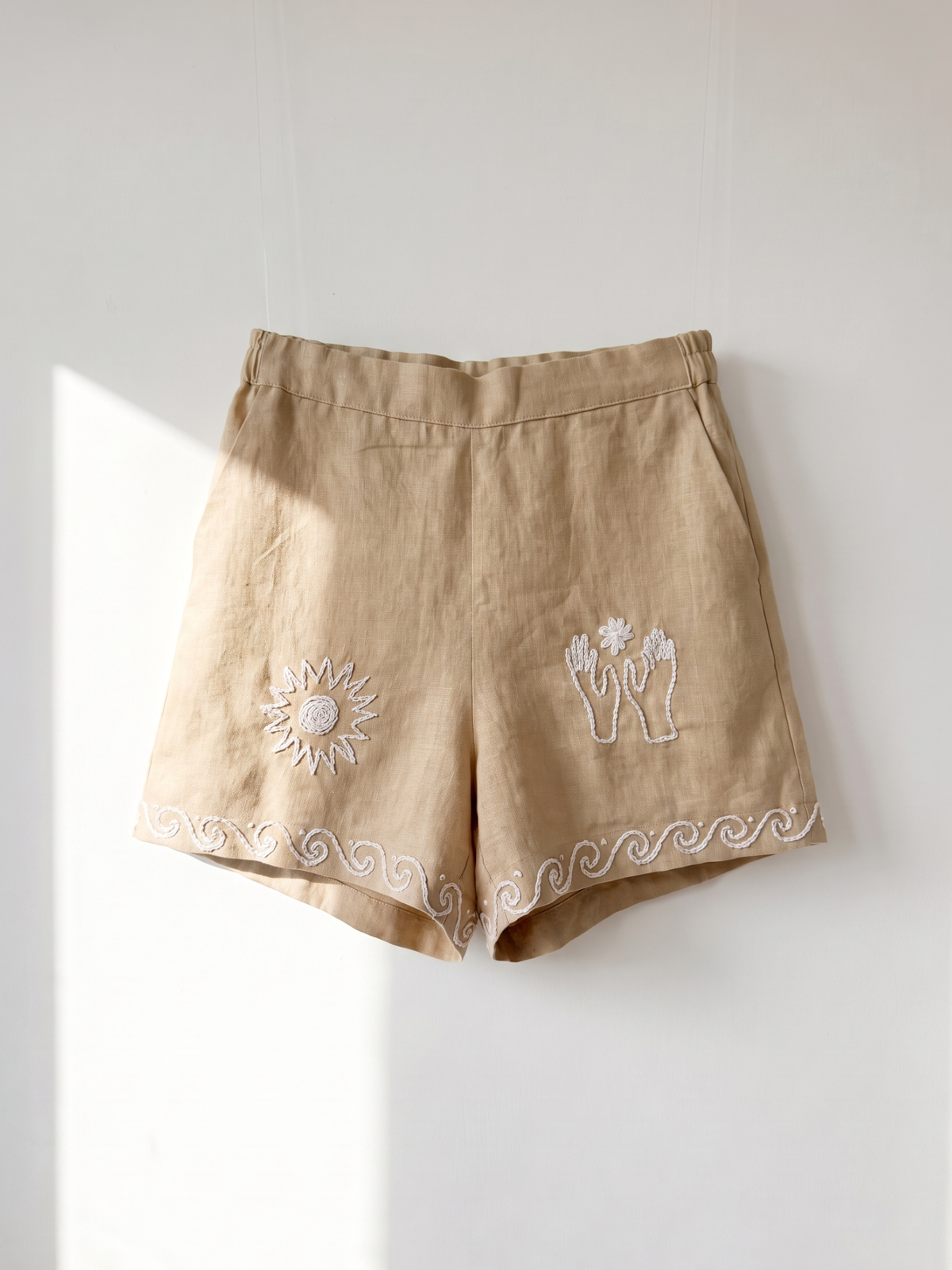 Short Atena Areia