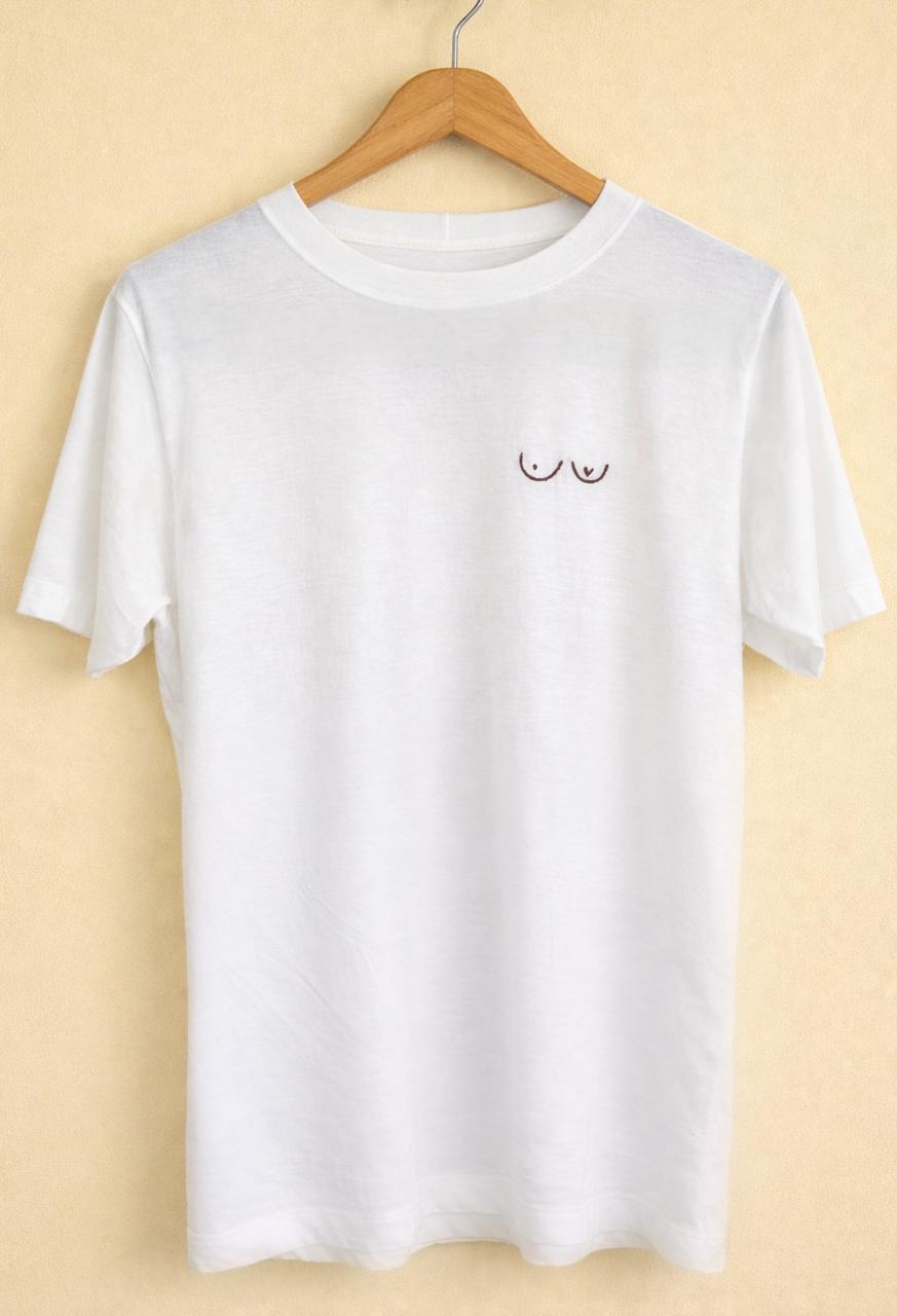Camiseta Self-Love Off White Bordado Marrom