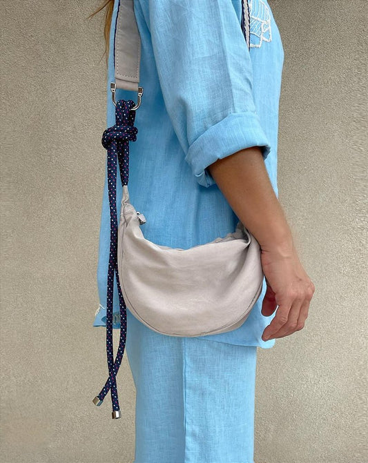 Bolsa Transversal Baguete Cinza Corda Azul