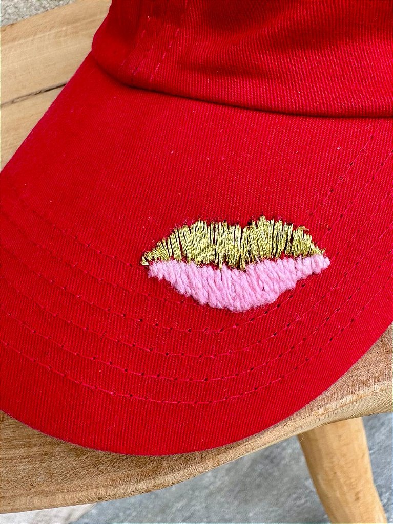 Boné Beijo Vermelho