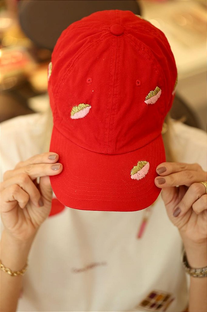 Boné Beijo Vermelho
